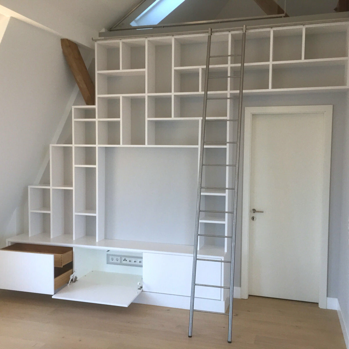 Innenausbau 03 02 Innenausbau 03 02